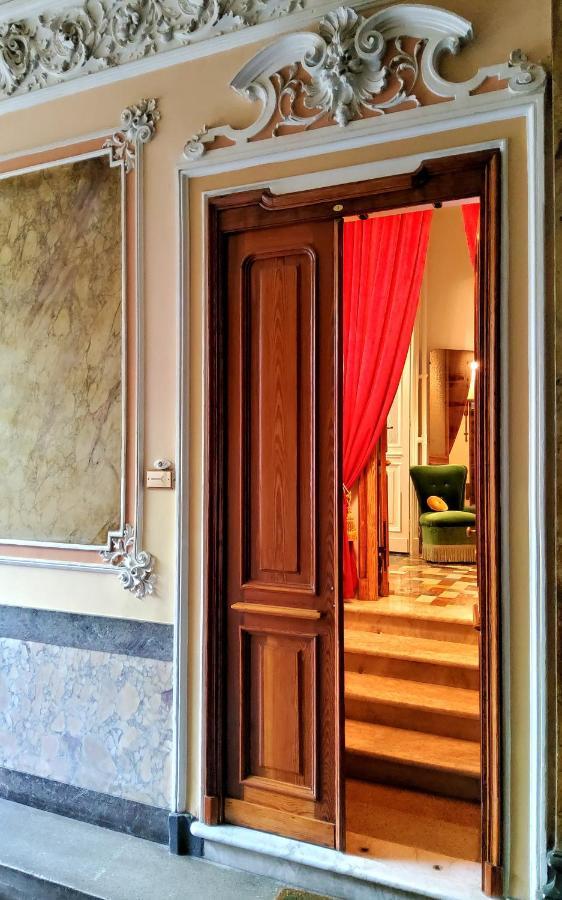La Casa Degli Specchi * Turin